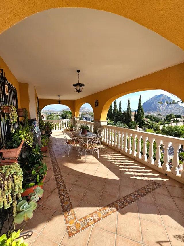 IMPRESIONANTE CHALET EN REBOLLEDO!! A 6 min de Alicante ciud - foto 2
