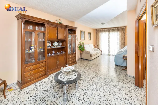 Local + vivienda en Avda. Cadiz — 16