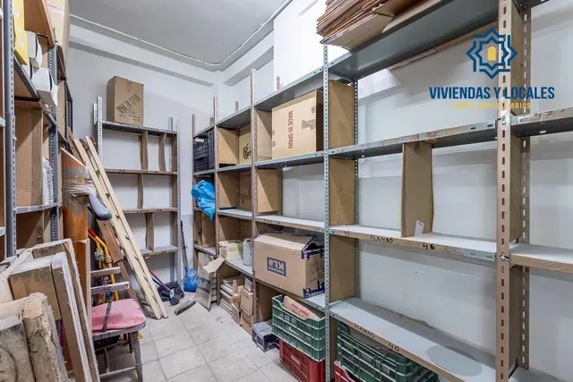 Estos dos grandes locales en pleno centro de Granada ofrecen una oportunidad única para tu negocio. — 7