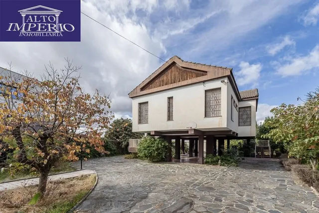 Gran casa con parcela y piscina en Cájar — 29