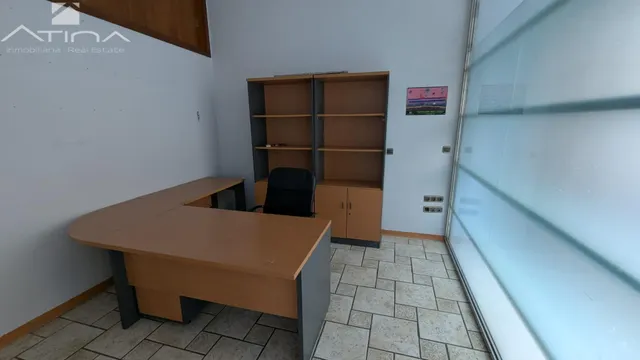 Local comercial en excelente estado en la zona del Antiguo Hospital de Gandia — 3