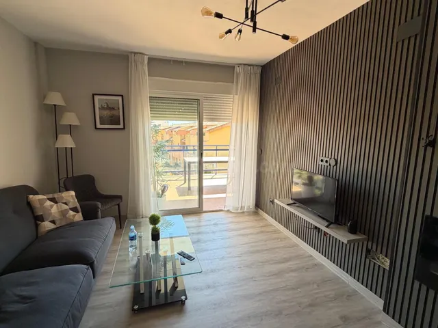 Apartamento totalmente reformado a 1 minuto de la playa en C - foto 3