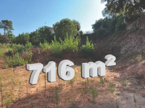 PARCELA URBANA DE 716 m2 EN SANT JULIÀ D’ALFOU