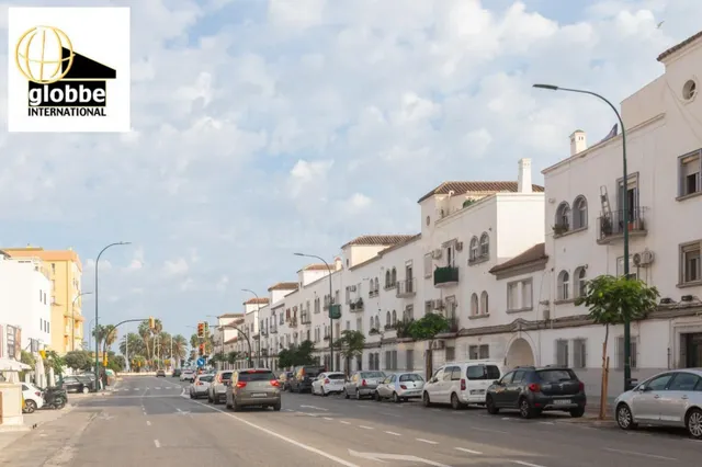 Piso Semi-Reformado a Pasos de la Playa en Huelin, Málaga — 3