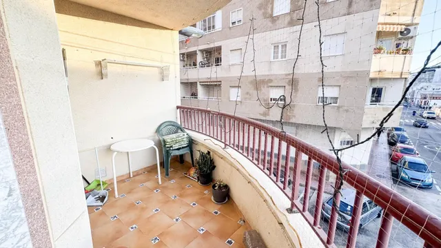 Apartamento con terraza, Alicante, Torrevieja. 3 habitaciones, 88 m2, 700 metros al mar — 15
