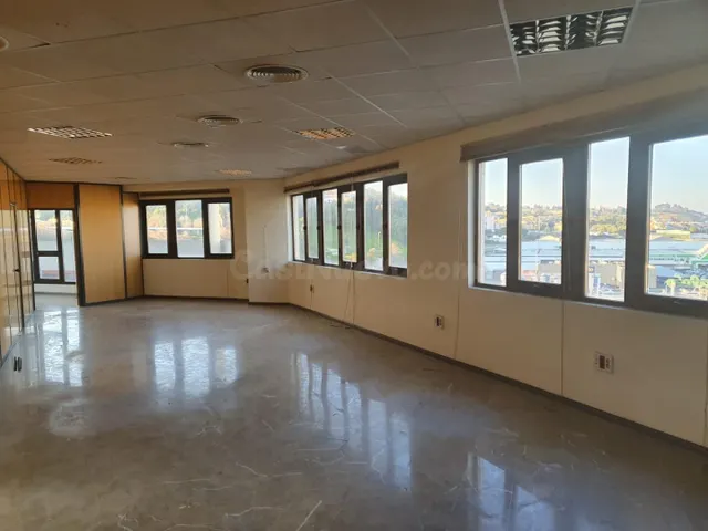 MAGNÍFICAS OFICINAS DISPONIBLES A 800 METROS DE PARADA DE ME