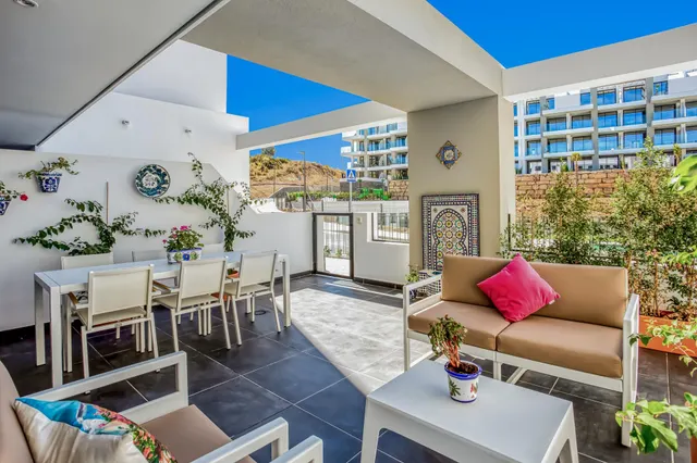 VENTA DE PISO EN LA ZONA DE HIPÓDROMO DE MIJAS COSTA. 2 DORMITORIOS, TERRAZA Y PARKING. — 4