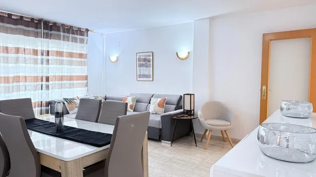 Piso de 2 dormitorios con piscina, licencia turística y vist - foto 4
