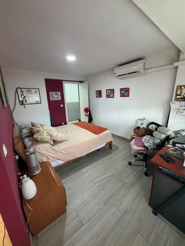 Piso reformado en una calle tranquila, 3º sin ascensor con pocos vecinos. — 6