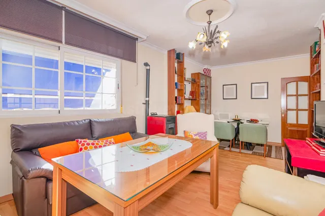 ¡Vive en el Corazón de La Zubia!  Piso Luminoso y Listo para Ti — 5