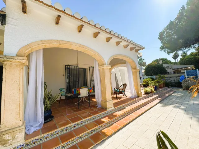 EXQUISITO CHALET A UN PASO DE LA PLAYA Y EL CASCO URBANO — 11