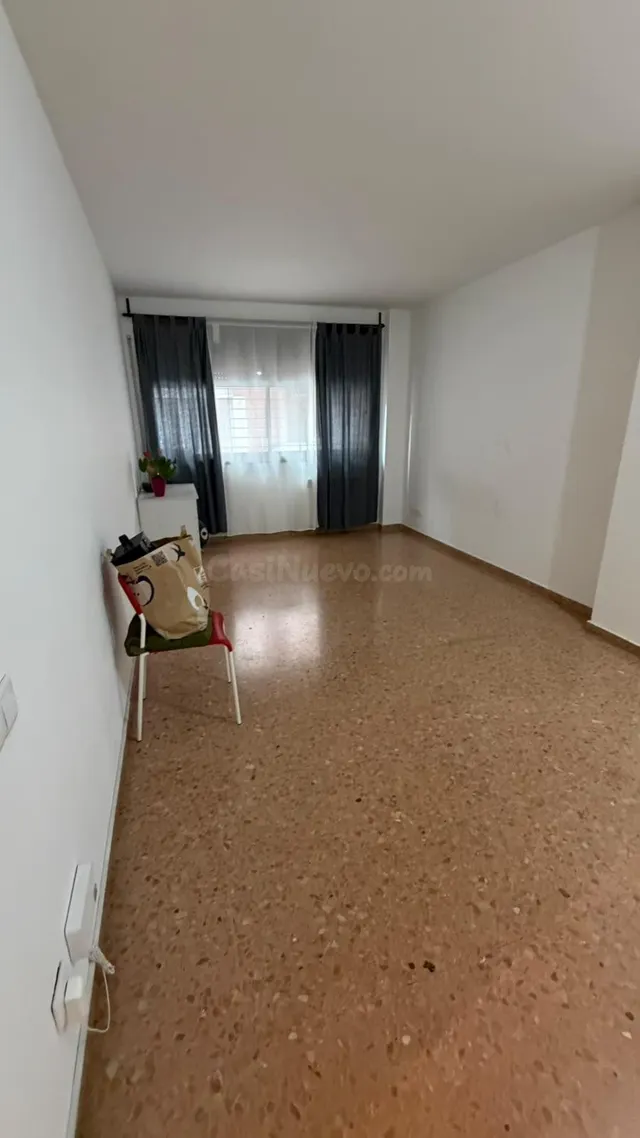 Planta baja de 3 habitaciones en el Eixample, junto a la Ram - foto 3