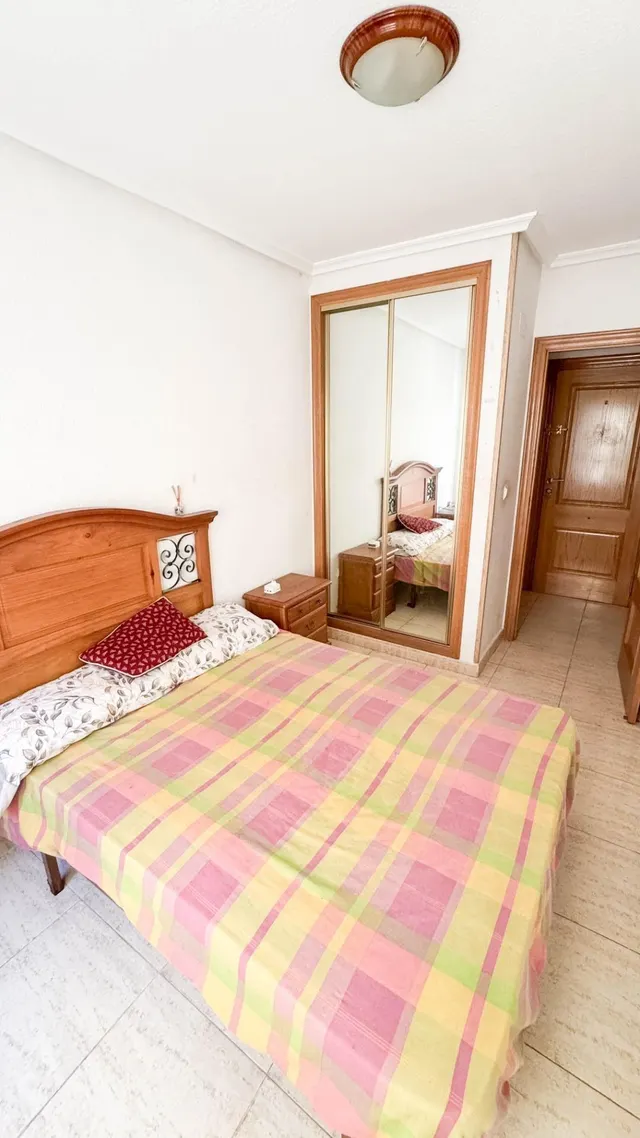 Apartamento con terraza, Alicante, Torrevieja. 3 habitaciones, 88 m2, 700 metros al mar — 8
