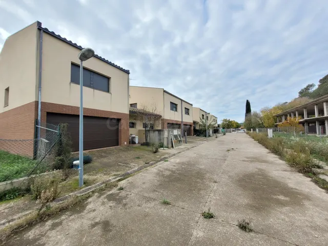 CONJUNTO URBANÍSTICO DE 21 VIVIENDAS ADOSADAS