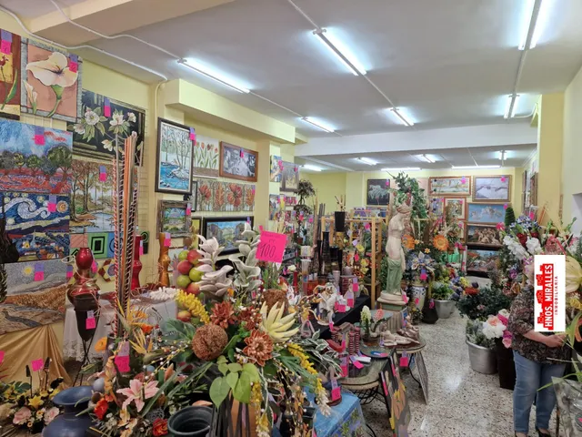 SE VENDE LOCAL CON O SIN NEGOCIO ACTUALMENTE MONTADO, SUJETO A NEGOCIACIÓN DE PRECIOS. — 2