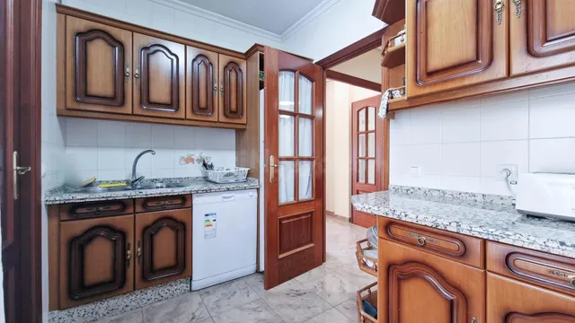 PISO AMUEBLADO DE 4 DORMITORIOS 2 BAÑOS EN ALQUILER EN VALDE - foto 5