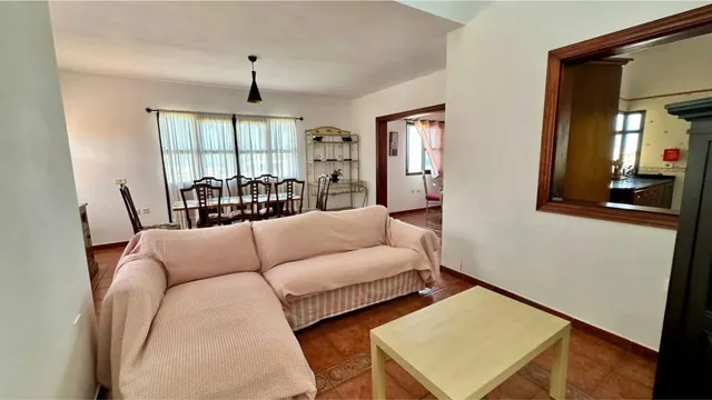 Chalet independiente con 5.318 m2 de parcela y vistas al mar en Candelaria — 14