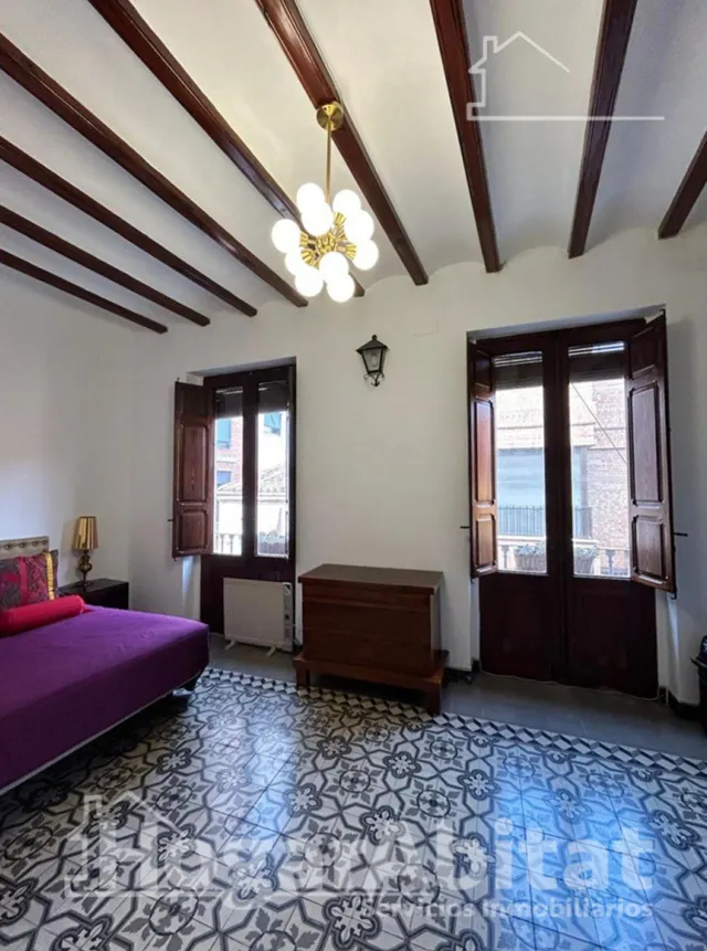 Tradición y calidez mediterránea en esta emblemática casa de pueblo reformada con chimenea, patio — 11