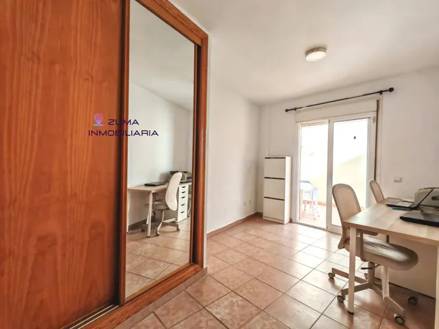 Piso en el Puerto de la Torre, Málaga. — 12