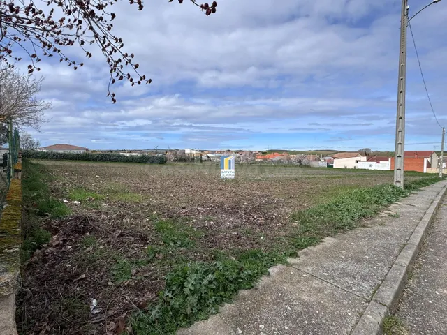 PARCELA URBANA CONSOLIDADA EN VALCABADO, ZAMORA. - foto 3
