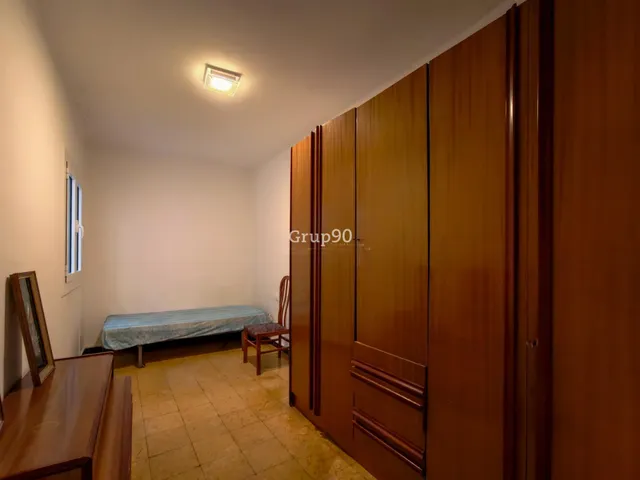 Piso económico con balcón en Plaza del Treball (Lleida) — 24