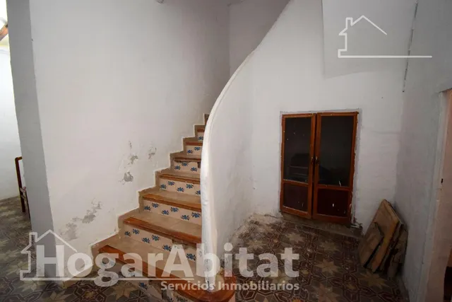 AMPLIA CASA CON 2 TERRAZAS Y GARAJE — 50