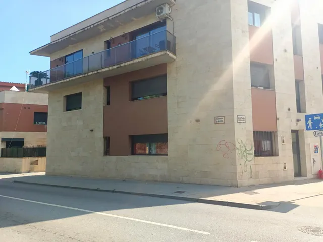 Plaza de Parking coche en venta de 19 m2 muy bien ubicada — 5