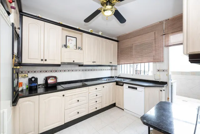 Exclusiva vivienda con gran terraza y múltiples posibilidades frente a Plaza José Zamora en Maracena. — 9