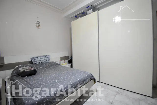 MUY AMPLIO CON 5 DORMITORIOS Y TERRAZA EN CENTRO — 22