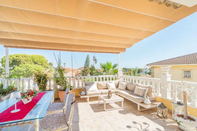 Chalet pareado con piscina, amplia parcela y alta eficiencia energética en Los Balcones — 31