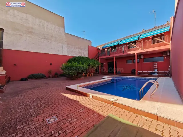Espectacular Propiedad Familiar con Local Comercial en Alcáz - foto 4