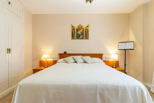 ¡Excelente oportunidad en pleno centro! Espacioso y luminoso piso de 4 dormitorios con garaje subterráneo! — 24