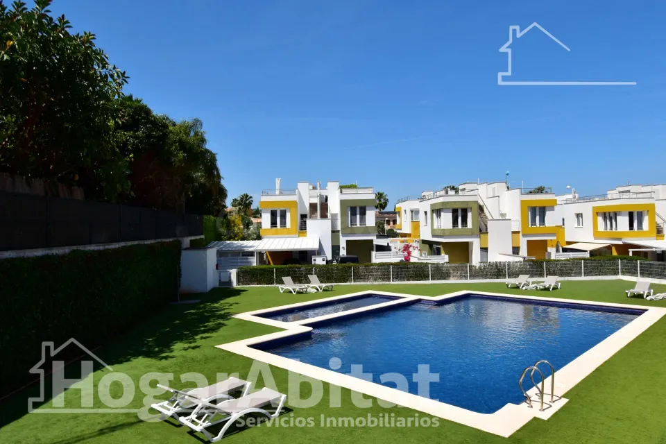 CHALET NUEVO CON PISCINA, GARAJE Y TERRAZA