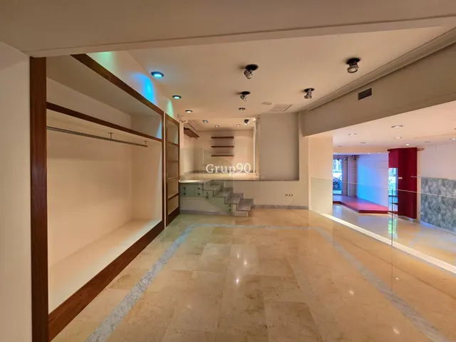 LOCAL COMERCIAL EN ZONA RICARDO VINYES — 9