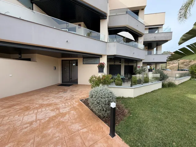 Piso con vista al Mar 300 m del mar. El residencial es el lugar perfecto para disfrutar de la vida frente al mar — 21