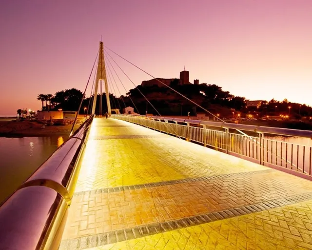 ATICO EN PLANTA Y EN ESQUINA A LA VENTA EN FUENGIROLA, CON EXCELENTES VISTAS AL MAR MEDITERRANEO. — 38
