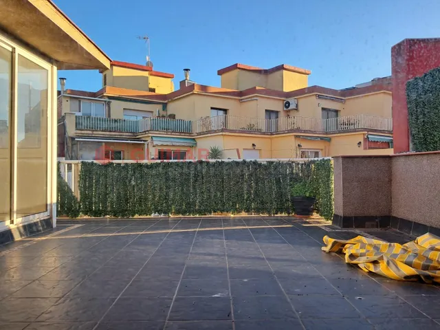 PISO ÁTICO DUPLEX EN VENTA CON TERRAZA EN CASTELLDEFELS AVDA