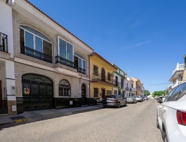OPORTUNIDAD UNICA, Gran adosado en Alcala del Rio: Una Gran 