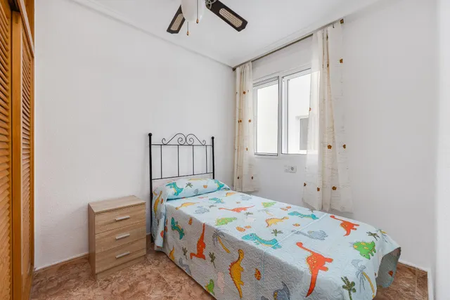Apartamento de dos dormitorios a escasos 150 metros de la playa del cura, en torrevieja — 20