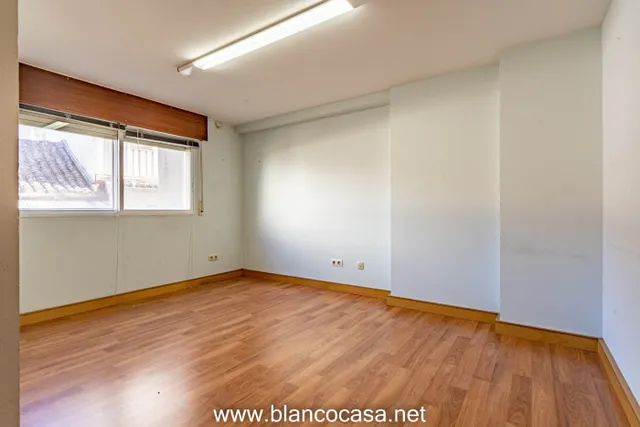 Entreplanta en venta ó alquiler C/Barcelona (Carballo) — 15