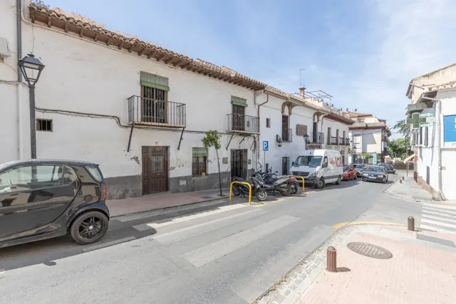 EXCEPCIONAL OPORTUNIDAD EN PLENO CENTRO DE HUÉTOR VEGA