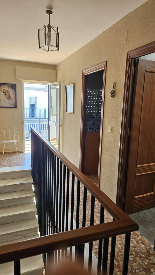 Casa adosada de 4 dormitorios con gran porche, patio y terraza en el centro de Chipiona — 21