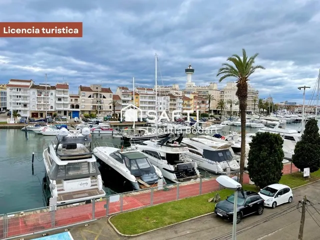 Apartamento reformado de 2 dormitorios con terrazas, vistas al canal y licencia turística – Empuriabrava — 24