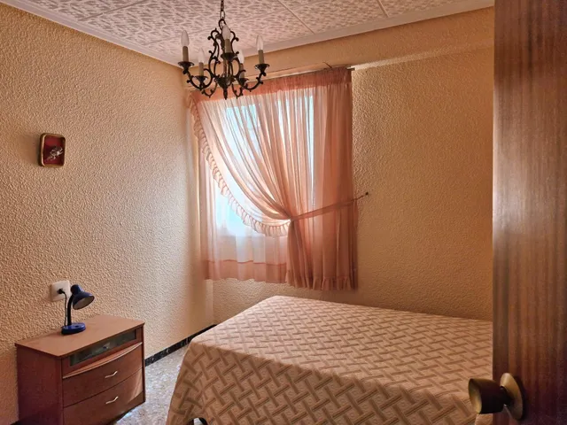 PISO ZONA PLAZA APARADORA A 50 METROS DE LA AV. LIBERTAD — 11