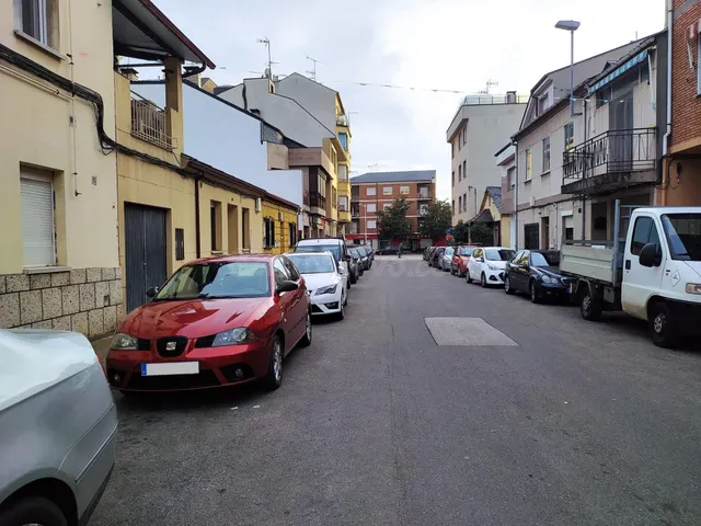 VENTA SOLAR URBANO EN CUATROVIENTOS (PONFERRADA) — 2