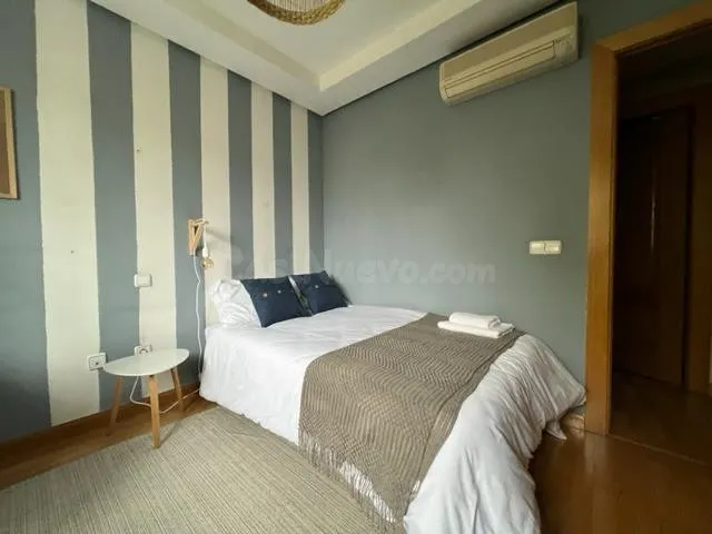 LUMINOSA HABITACIÓN EN CHALET, solo para una persona.