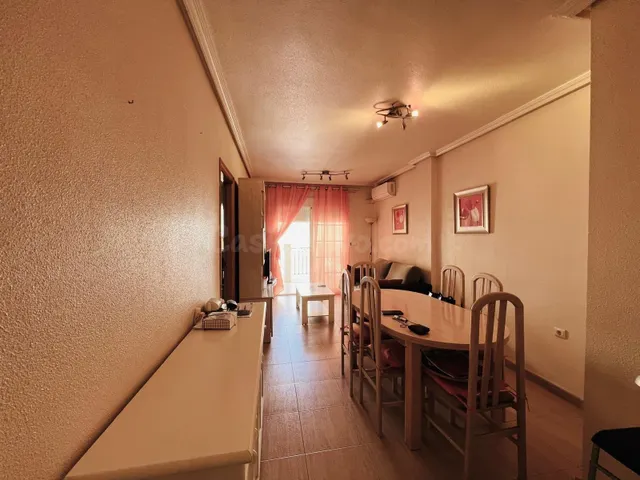 ️ Amplio piso de 3 dormitorios con terraza en pleno centro de Torrevieja — 4