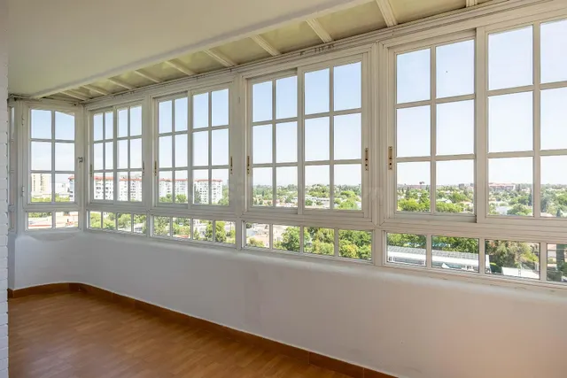 Piso de lujo con terraza acristalada, garaje y trastero en S