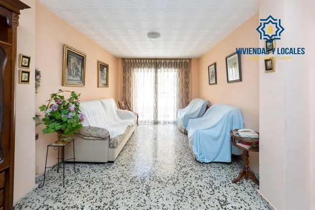 Local + vivienda en Avda. Cadiz — 18