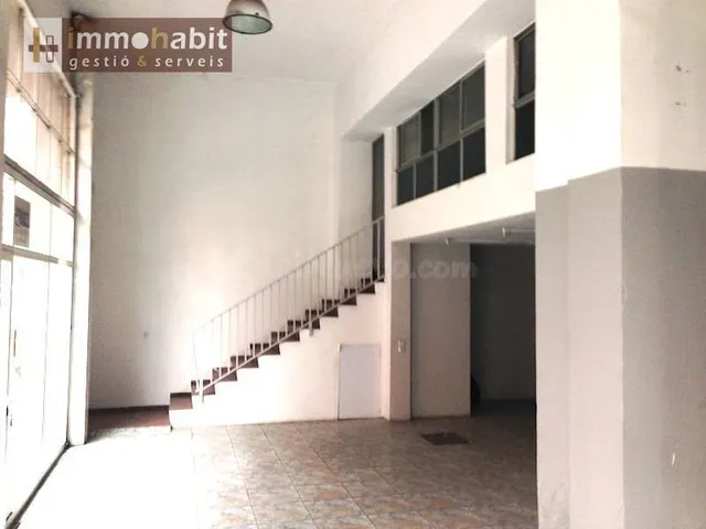 LOCAL DE 80 M2 MAS 55 M2 DE ALTILLO EN CAP PONT